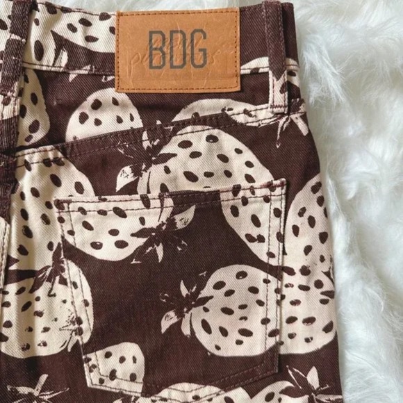 ๐ Urban Outfitters 90's Bootcut Strawberry Print Jeans ๐ - Picture 8 of 8